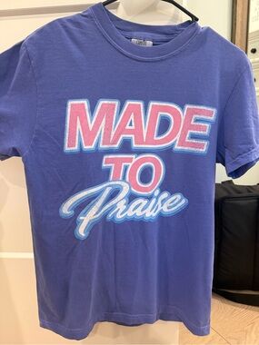 Made to Praise Graphic Tee - Worthy Wear